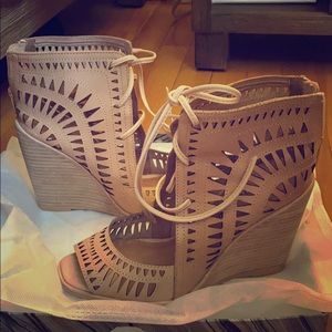 Jeffrey Campbell Rodillo-Hi wedges